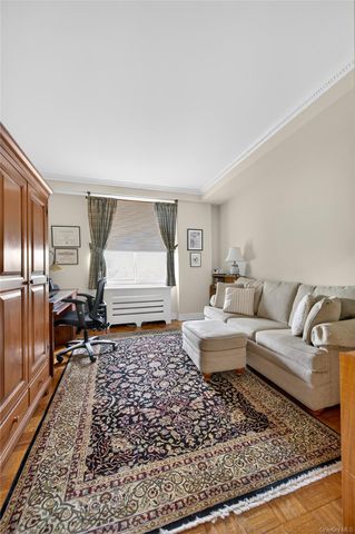 100 Hilton Avenue 411, Garden City, NY 11530