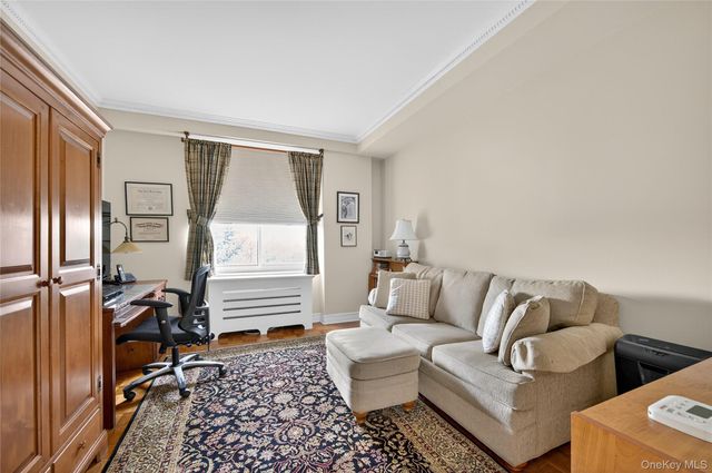 100 Hilton Avenue 411, Garden City, NY 11530