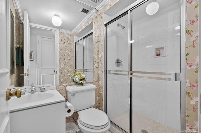 100 Hilton Avenue 411, Garden City, NY 11530