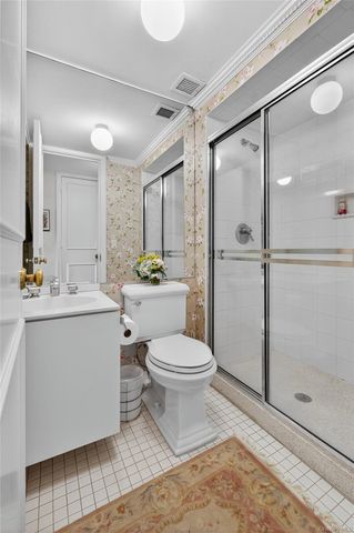 100 Hilton Avenue 411, Garden City, NY 11530