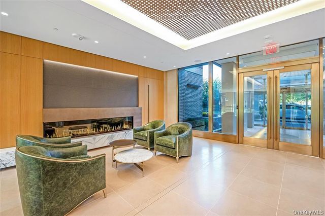 100 Hilton Avenue 411, Garden City, NY 11530