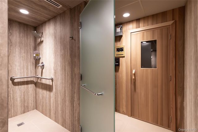 100 Hilton Avenue 411, Garden City, NY 11530