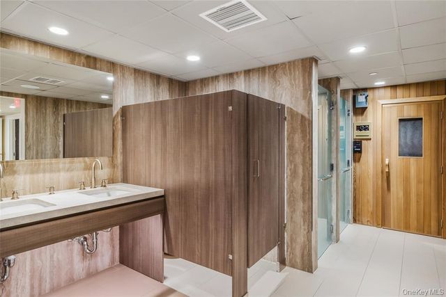 100 Hilton Avenue 411, Garden City, NY 11530