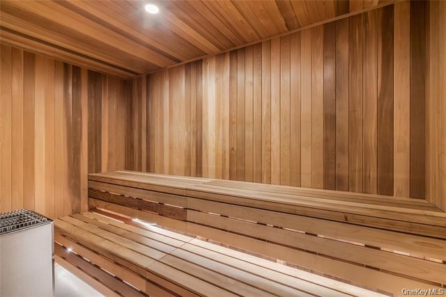 100 Hilton Avenue 411, Garden City, NY 11530