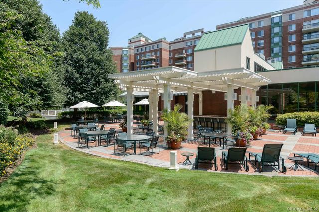 100 Hilton Avenue 411, Garden City, NY 11530