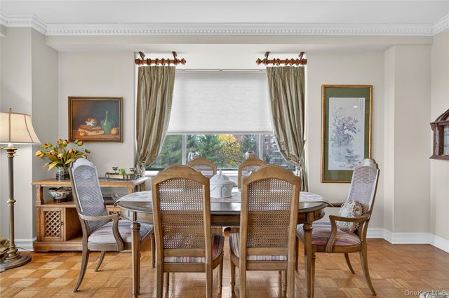 100 Hilton Avenue 411, Garden City, NY 11530