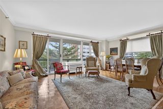 100 Hilton Avenue 411, Garden City, NY 11530