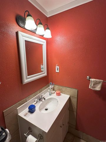 11 S Ontario Drive, Cherokee Village, AR 72529