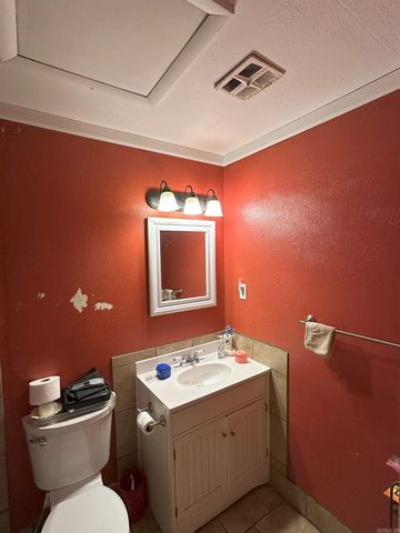 11 S Ontario Drive, Cherokee Village, AR 72529