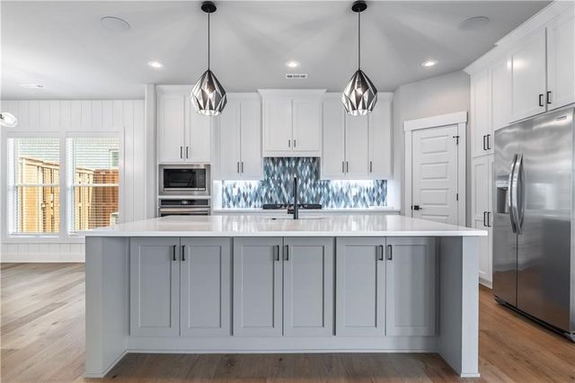 3601 SW Aurora Lane, Bentonville, AR 72713