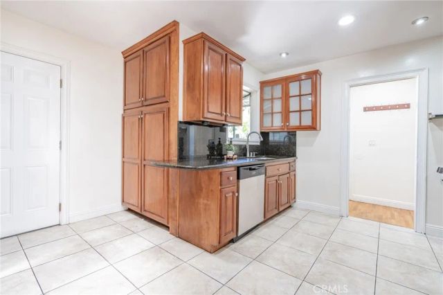 7247 Donna Ave, Reseda, CA 91335