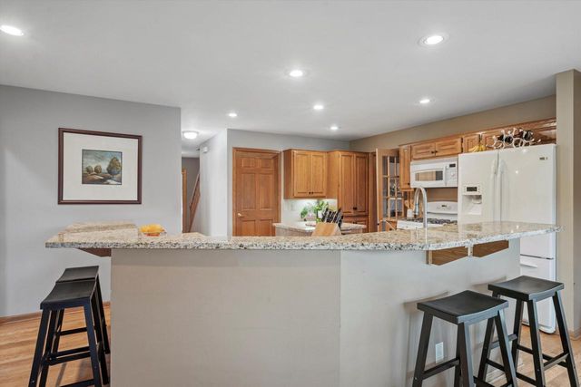 2600 Whitby COURT, Waukesha, WI 53188
