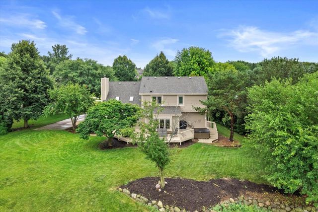 2600 Whitby COURT, Waukesha, WI 53188