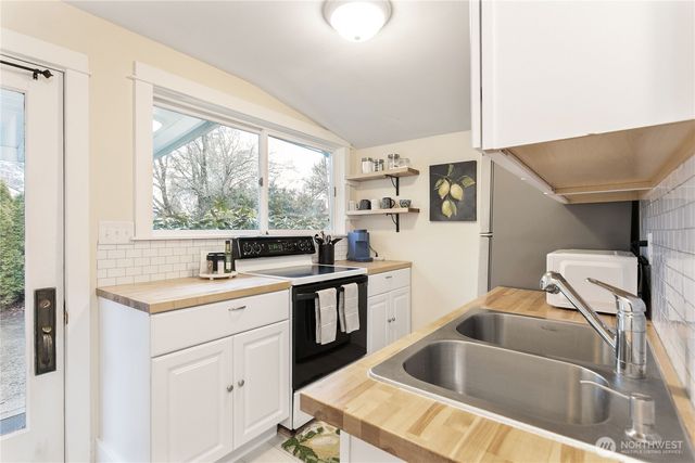 978 Peace Portal Drive, Blaine, WA 98230