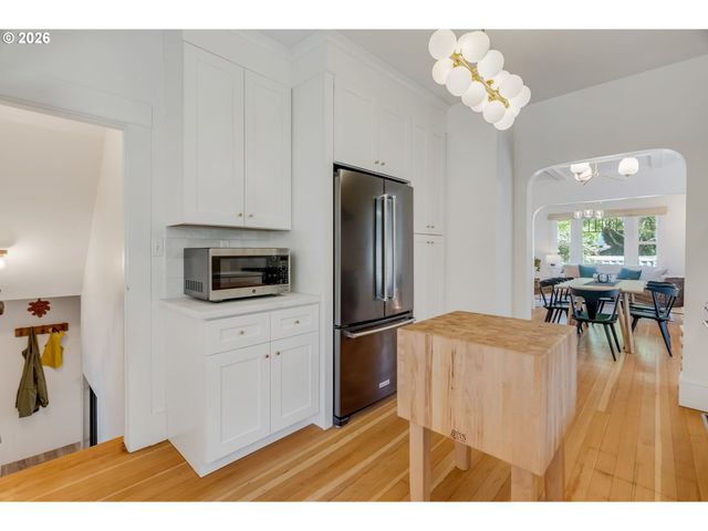 3746 Se SHERMAN St, Portland, OR 97214