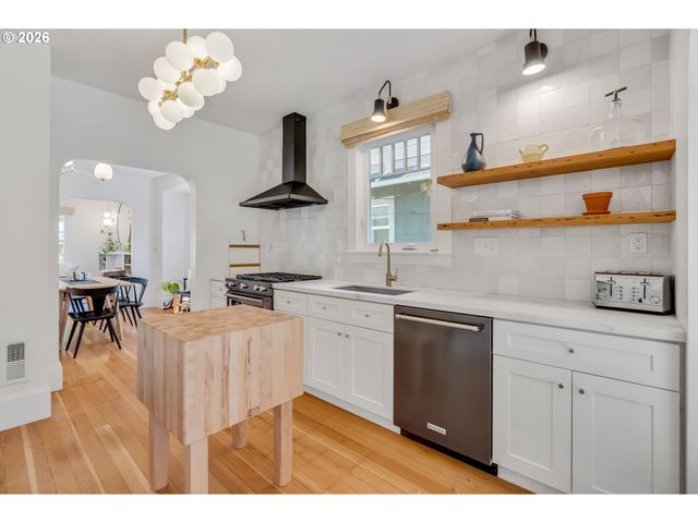 3746 Se SHERMAN St, Portland, OR 97214