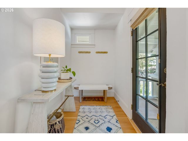 3746 Se SHERMAN St, Portland, OR 97214