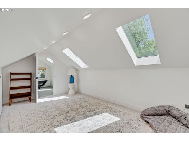 3746 Se SHERMAN St, Portland, OR 97214