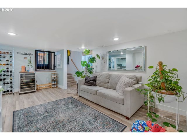 3746 Se SHERMAN St, Portland, OR 97214