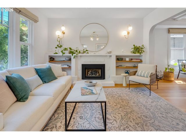 3746 Se SHERMAN St, Portland, OR 97214