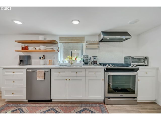 3746 Se SHERMAN St, Portland, OR 97214