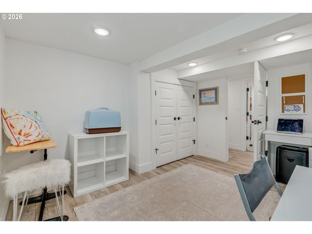 3746 Se SHERMAN St, Portland, OR 97214