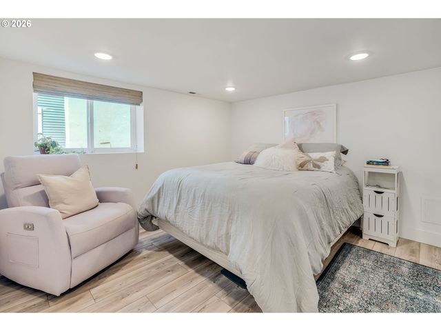 3746 Se SHERMAN St, Portland, OR 97214