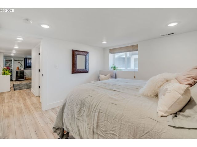 3746 Se SHERMAN St, Portland, OR 97214