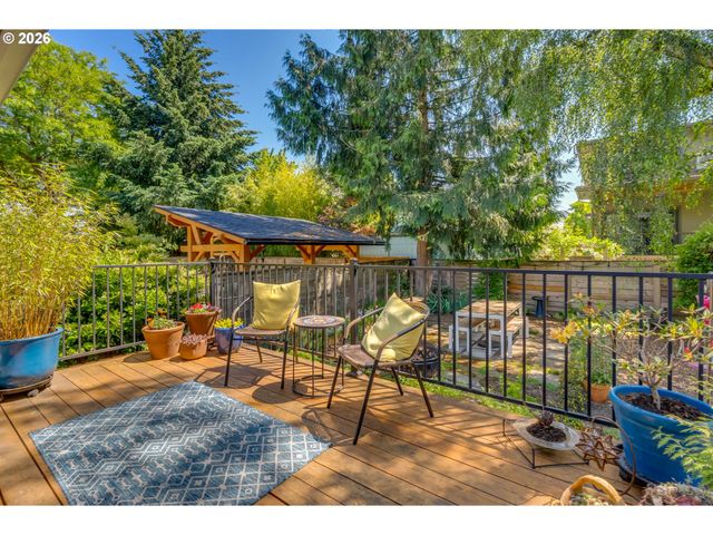3746 Se SHERMAN St, Portland, OR 97214