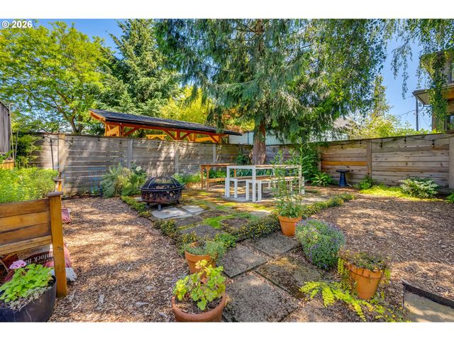 3746 Se SHERMAN St, Portland, OR 97214