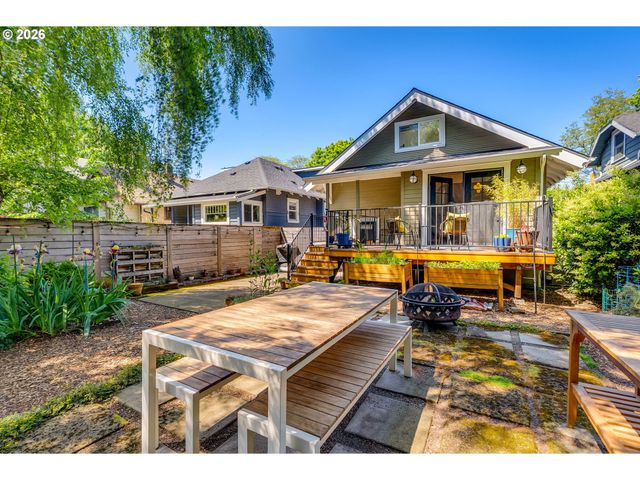 3746 Se SHERMAN St, Portland, OR 97214