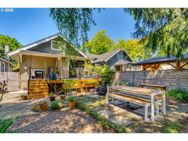3746 Se SHERMAN St, Portland, OR 97214