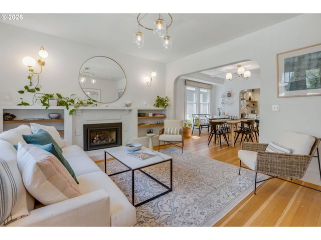 3746 Se SHERMAN St, Portland, OR 97214