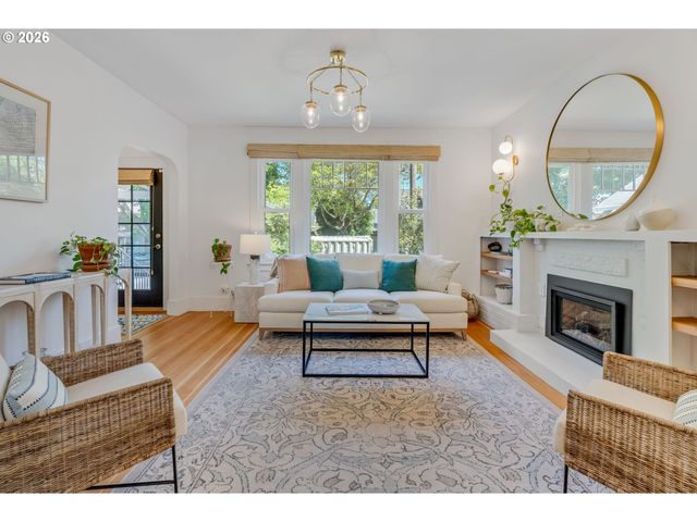 3746 Se SHERMAN St, Portland, OR 97214