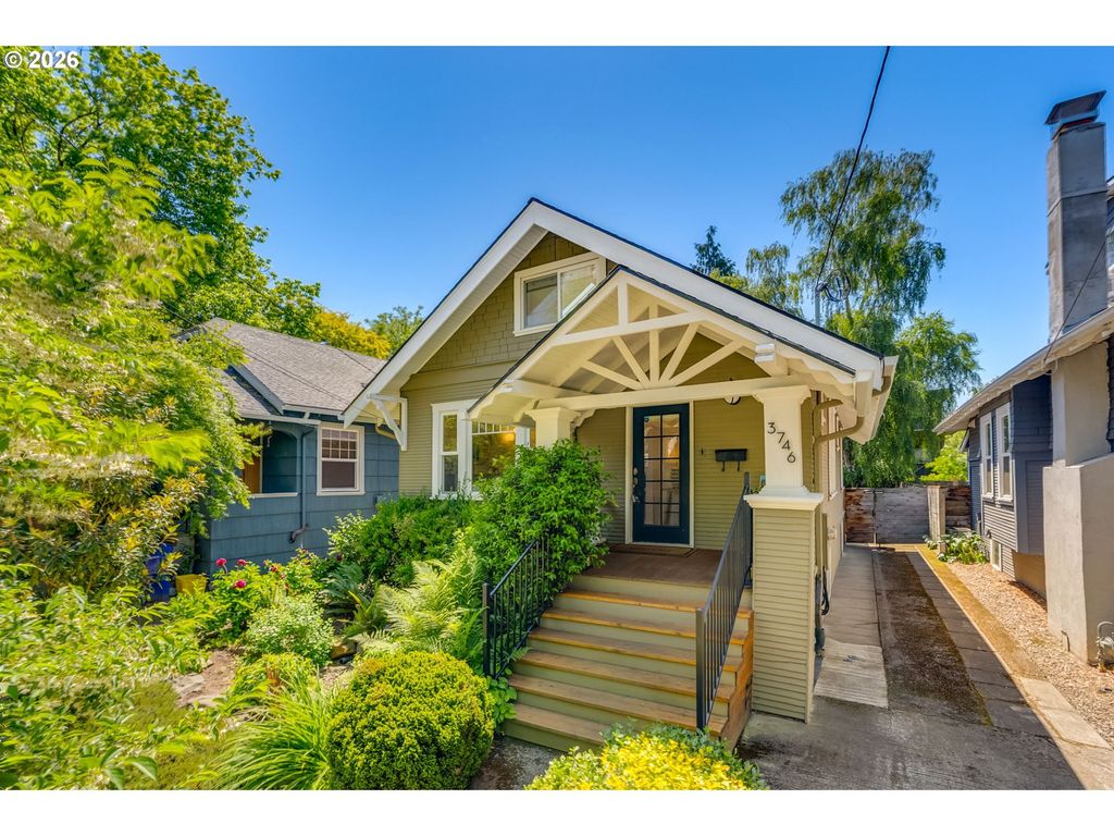 3746 Se SHERMAN St, Portland, OR 97214