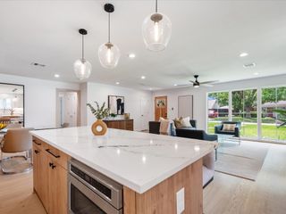 10651 Mayfield Road, Houston, TX 77043