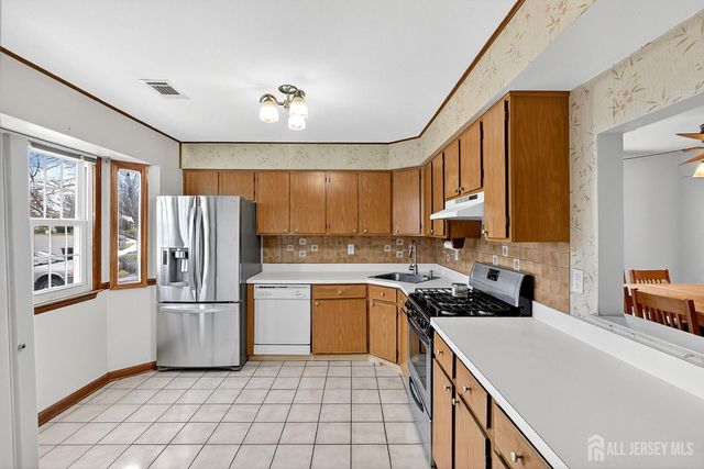 8 Marc Drive, South Brunswick, NJ 08810