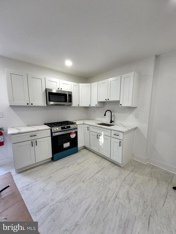 718 SPRUCE ST, Camden, NJ 08103