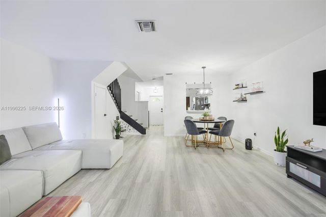 4155 Coral Springs Dr 4155, Coral Springs, FL 33065