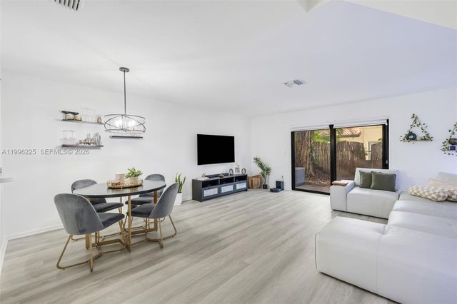 4155 Coral Springs Dr 4155, Coral Springs, FL 33065