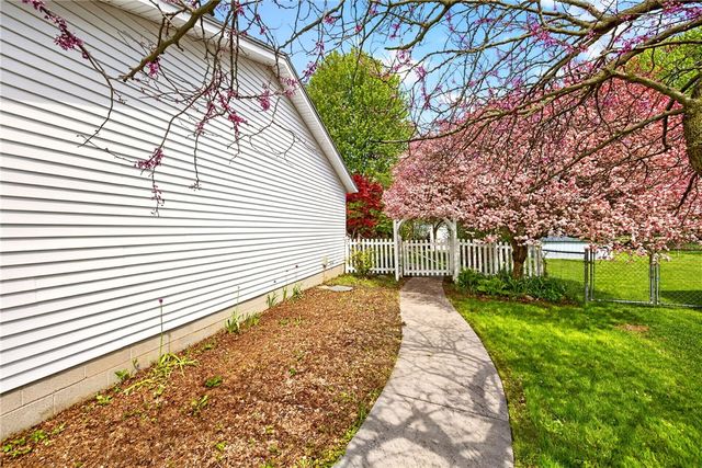 139 Heather Dale Cir Circle, Henrietta, NY 14467