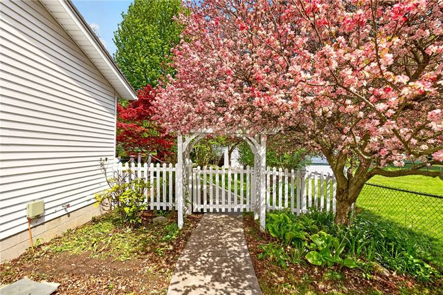 139 Heather Dale Cir Circle, Henrietta, NY 14467