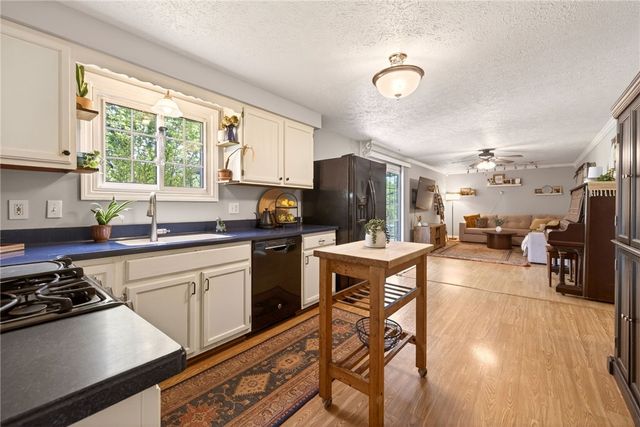 139 Heather Dale Cir Circle, Henrietta, NY 14467