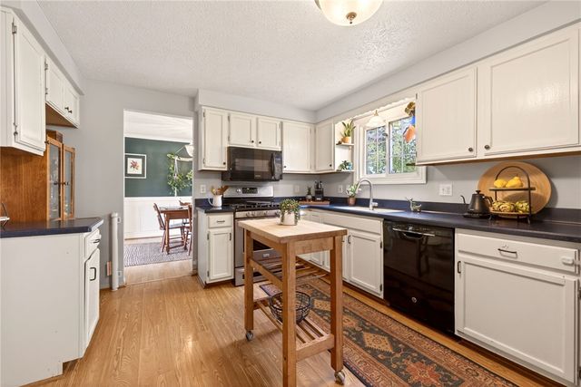 139 Heather Dale Cir Circle, Henrietta, NY 14467