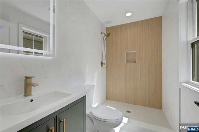 103 Hallberg Avenue, Bergenfield, NJ 07621