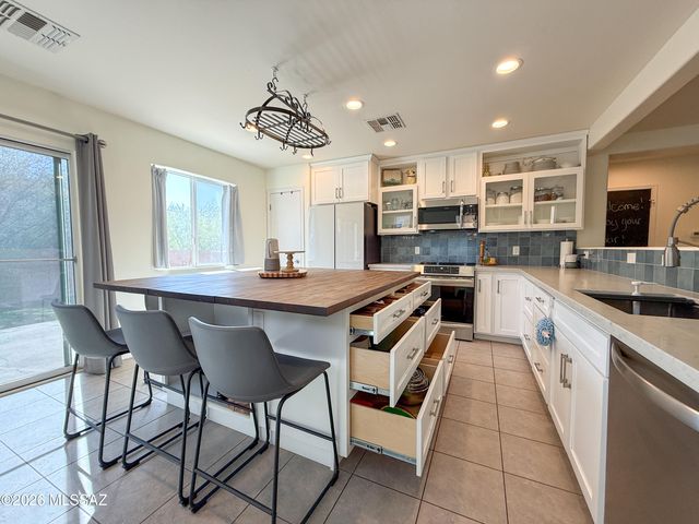 17212 S Mesa Shadows Drive, Vail, AZ 85641
