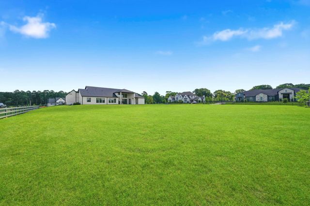 105 Bentwood Meadow Lane, Montgomery, TX 77356