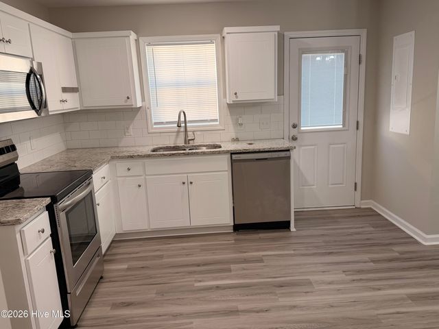 1240 Cross Creek Circle 5, Greenville, NC 27834