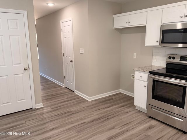 1240 Cross Creek Circle 5, Greenville, NC 27834