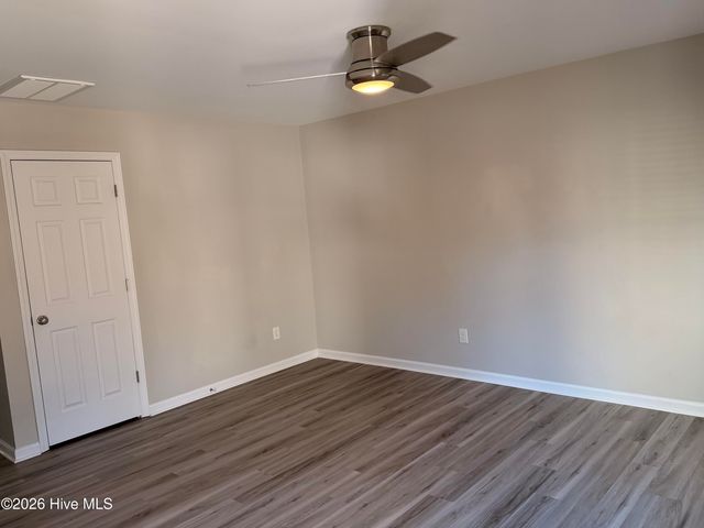 1240 Cross Creek Circle 5, Greenville, NC 27834